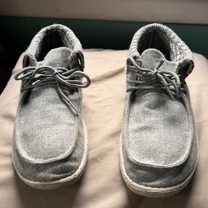 Grey houndstooth hey dudes
